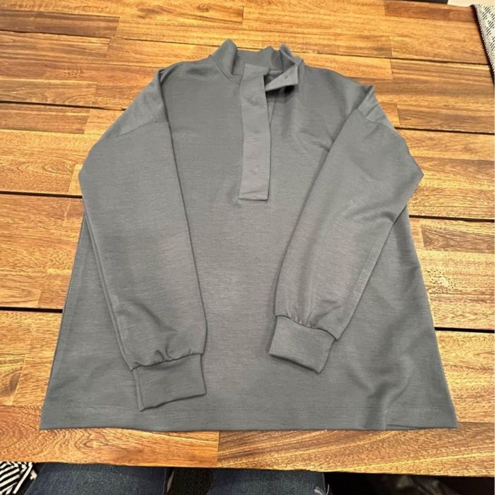 Ultra soft pullover gray/blue. Size large. Snap front. New! Mens! Great for golf
